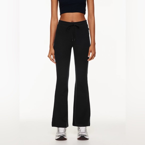 ❌SOLD❌ Aritzia TNA Leni Wafflex pants 🎀 size L - Picture 1 of 8